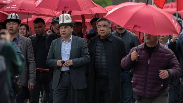Митинг сторонников Текебаева и Жапарова на Старой площади Бишкека - Sputnik Кыргызстан