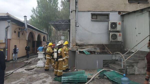 Пожар в кафе на пересечении улиц Абдрахманова и Фрунзе в Бишкеке - Sputnik Кыргызстан