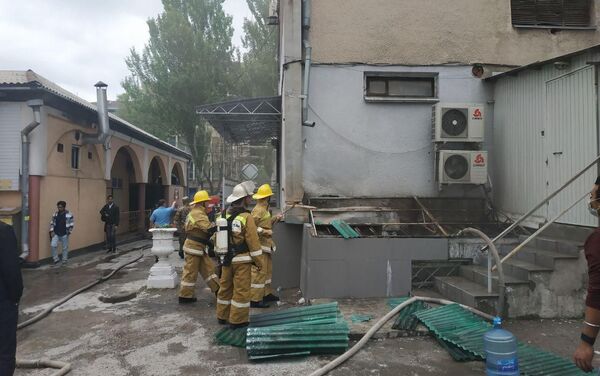 В центре Бишкека загорелось кафе - Sputnik Кыргызстан