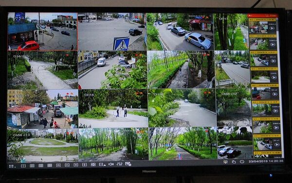 На начальном этапе установили 72 видеокамеры — возле социальных объектов и мест отдыха (школы, детсады, сквер), на перекрестках - Sputnik Кыргызстан