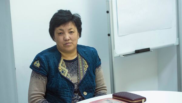 Нуждающаяся в операции дочери Нурила Курманбекова - Sputnik Кыргызстан