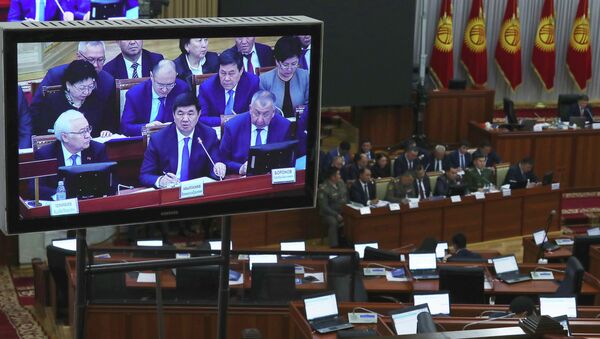 Отчет премьер-министра Мухаммедкалыя Абылгазиева в Жогорку Кенеше - Sputnik Кыргызстан