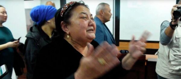 Позор! Что происходило на суде над экс-депутатом ЖК в Алматы. Видео - Sputnik Кыргызстан