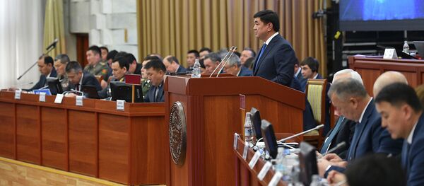 Отчет премьер-министра Мухаммедкалыя Абылгазиева в Жогорку Кенеше - Sputnik Кыргызстан