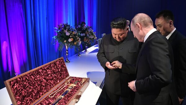 Президент РФ В. Путин встретился с лидером КНДР Ким Чен Ыном - Sputnik Кыргызстан