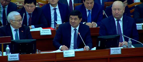 Мындан кийин сөгүнбөйт. Абылгазиев Мамкаттоонун жетекчиси тууралуу. Видео - Sputnik Кыргызстан