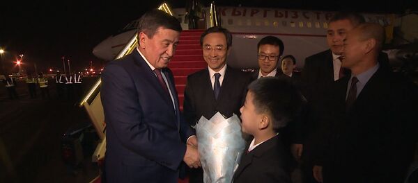 Китайский лимузин для Жээнбекова — как его встретили в Пекине. Видео - Sputnik Кыргызстан