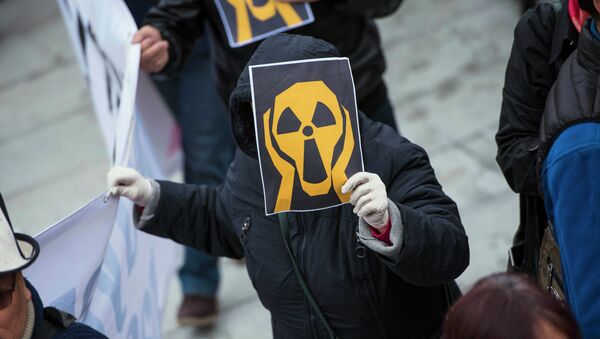  Участники митинга против добычи урана в Иссык-Кульской области. Архивное фото - Sputnik Кыргызстан