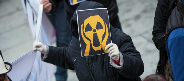 Митинг против добычи урана в Иссык-Кульской области прошел в Бишкеке - Sputnik Кыргызстан