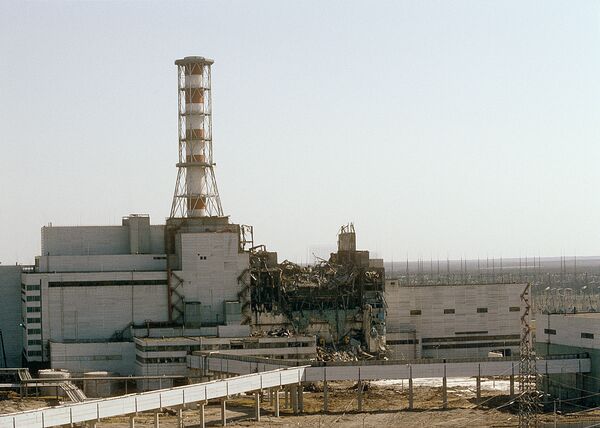  Вид на Чернобыльскую АЭС со стороны четвертого реактора, 1986 год - Sputnik Кыргызстан