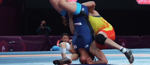 10 секунд калганда көтөрүп чапты! Айсулуу Тыныбекованын алтын уткан видеосу - Sputnik Кыргызстан