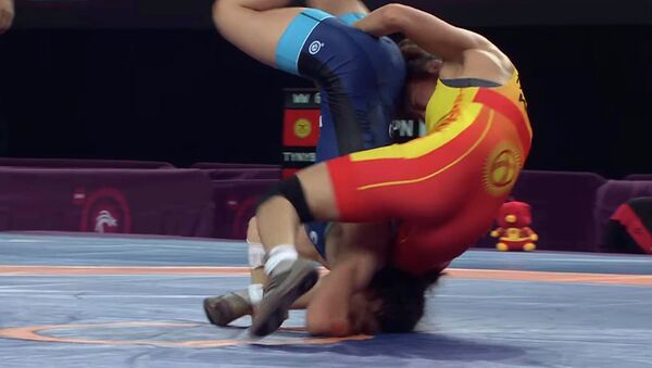 Полное видео схватки Тыныбековой на Чемпионате Азии по борьбе - Sputnik Кыргызстан