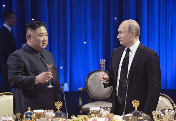 Президент РФ В. Путин встретился с лидером КНДР Ким Чен Ыном - Sputnik Кыргызстан