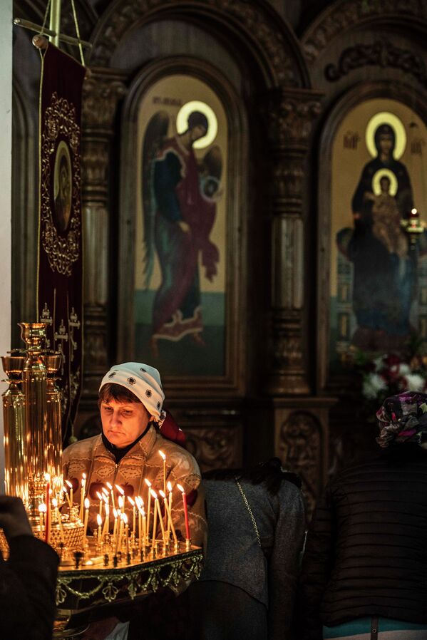 Пасхальное богослужение в Свято-Воскресенском кафедральном соборе - Sputnik Кыргызстан