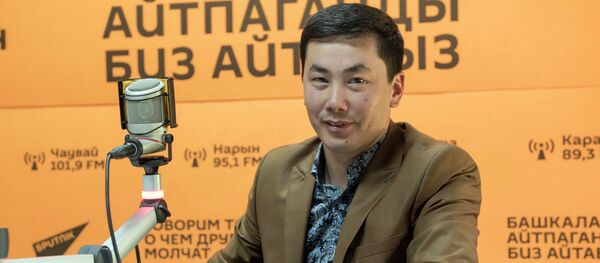 Аккордеонист, певец, тамада Талант Карагулов Аккордеонист, певец, тамада Талант Карагулов - Sputnik Кыргызстан