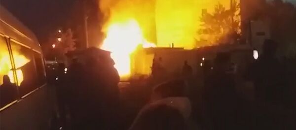 На мини-рынке в Бишкеке горит павильон — видео очевидца - Sputnik Кыргызстан