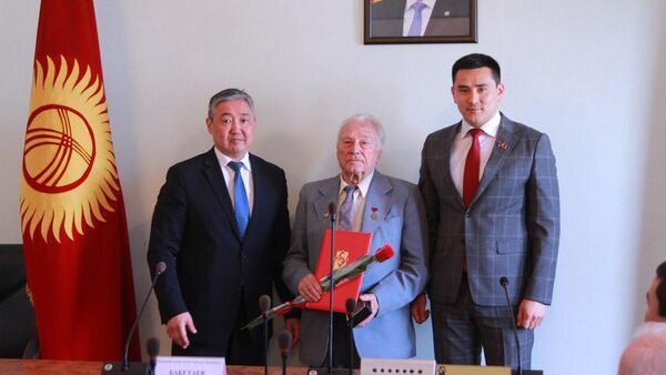 Награждение звания почетного гражданина Бишкека - Sputnik Кыргызстан