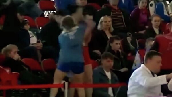 Драка российских самбисток после турнира попала на видео - Sputnik Кыргызстан