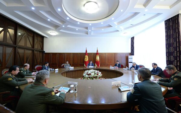 Жээнбеков отметил, что КР в рамках председательства в организации последовательно продвигает свои приоритеты, а заседание министров обороны открывает встречи уставных органов ОДКБ, проводимых в Кыргызстане. - Sputnik Кыргызстан