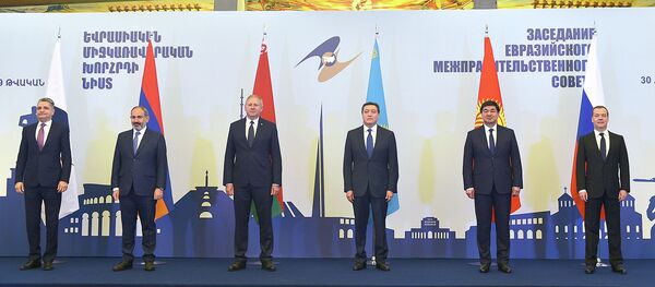 Премьер-министры стран ЕАЭС на заседании Евразийского межправительственного совета в Ереване Премьер-министры стран ЕАЭС на заседании Евразийского межправительственного совета в Ереване - Sputnik Кыргызстан