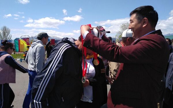 Жыйынтыгында жеңүүчүлөргө баалуу белектер жана медалдар тапшырылды. - Sputnik Кыргызстан