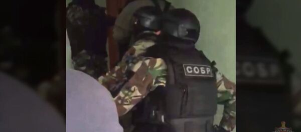 Похищали кыргызстанцев — в Петербурге СОБР задержал двух мужчин. Видео Похищали кыргызстанцев — в Петербурге СОБР задержал двух мужчин. Видео - Sputnik Кыргызстан