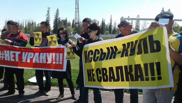 Митинг против работ на урановом месторождений в Караколе - Sputnik Кыргызстан