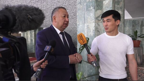 Кубатбек Боронов рассказал, зачем ездил на мероприятие Матраимовых. Видео - Sputnik Кыргызстан