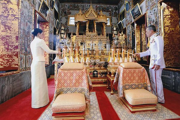 Король Таиланда Маха Вачиралонгкорн и королева Сутхида - Sputnik Кыргызстан