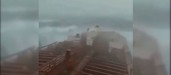 Миллион человек эвакуированы — видео бушующего в Индии циклона Фани Миллион человек эвакуированы — видео бушующего в Индии циклона Фани - Sputnik Кыргызстан