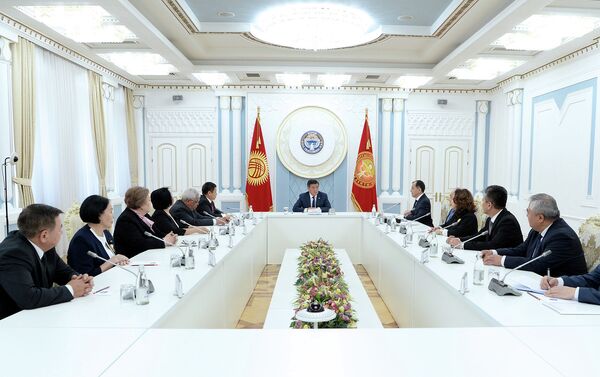 Президент Сооронбай Жээнбеков встретился с судьями Конституционной палаты Верховного суда КР - Sputnik Кыргызстан
