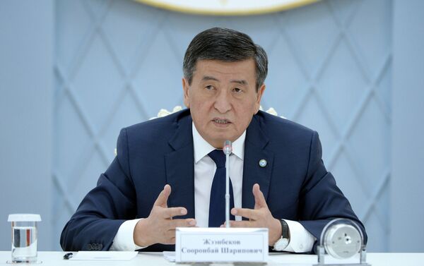 Жээнбеков поздравил всех кыргызстанцев и судей КП с Днем Конституции, который будет отмечаться завтра, 5 мая. - Sputnik Кыргызстан
