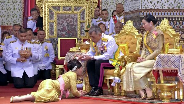 Свадебная церемония короля Таиланда Махи Вачиралонгкорна и его невесты - Sputnik Кыргызстан