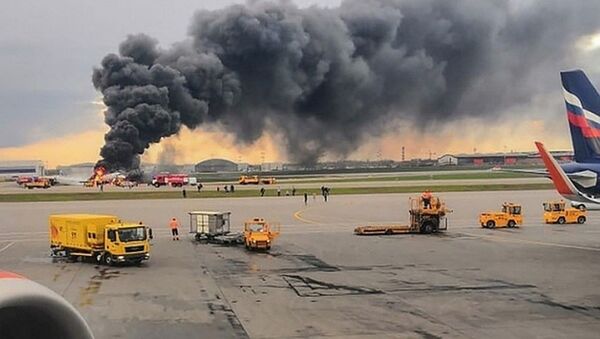 Пожар в самолете летевшего рейсом Москва — Мурманск  - Sputnik Кыргызстан