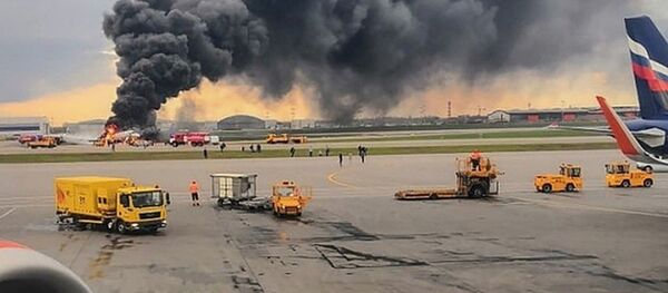 Пожар в самолете летевшего рейсом Москва — Мурманск Пожар в самолете летевшего рейсом Москва — Мурманск - Sputnik Кыргызстан