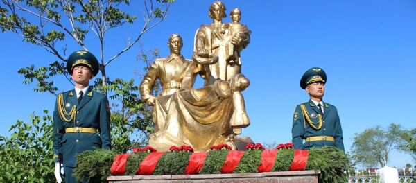 Митинг-реквием в память о воинах, погибших и пропавших без вести во время ВОВ на братском кладбище Кызыл-Аскер в Бишкеке - Sputnik Кыргызстан