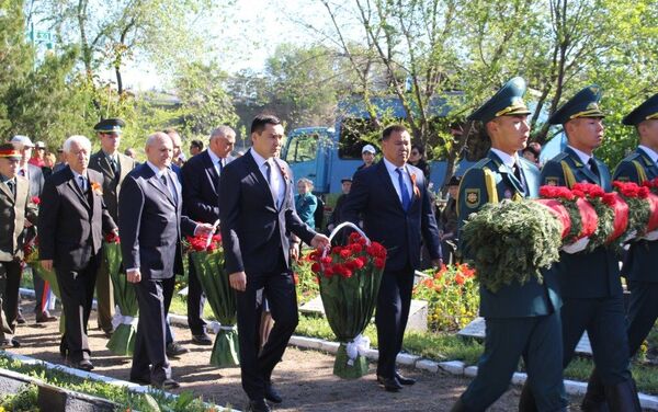  На братском кладбище Кызыл-Аскер в Бишкеке 6 мая состоялся митинг-реквием в память о воинах, погибших и пропавших без вести во время Великой Отечественной войны - Sputnik Кыргызстан