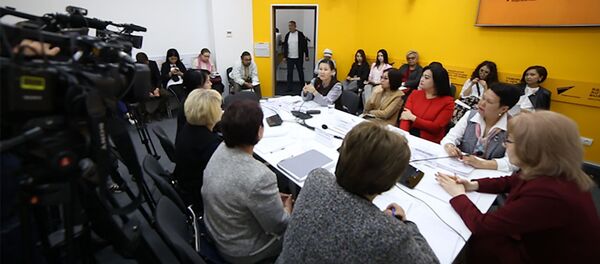 Невозможно узаконить денежные сборы в школах и детсадах КР — эксперт - Sputnik Кыргызстан