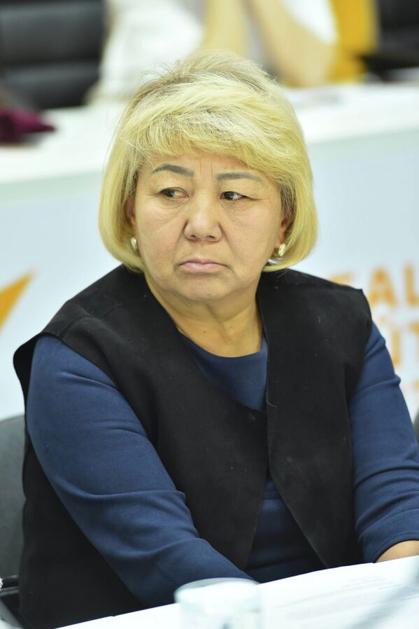 Директор школы имени Рысменди уулу Акмата Чинаркан Маанаева - Sputnik Кыргызстан