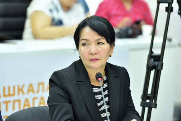 Главный специалист Министерства образования и науки Гульшан Абдылдаева - Sputnik Кыргызстан