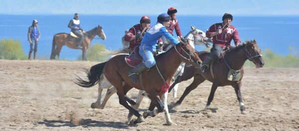 Игра между командами Достук и Сары-Озон на турнире по кок-бору в Чолпон-Ате - Sputnik Кыргызстан