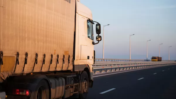 Фура на трассе. Архивное фото - Sputnik Кыргызстан