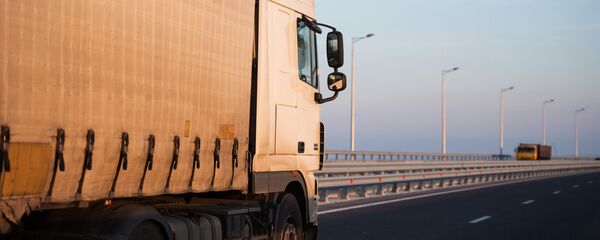 Грузовая фура на автомагистрали. Архивное фото - Sputnik Кыргызстан