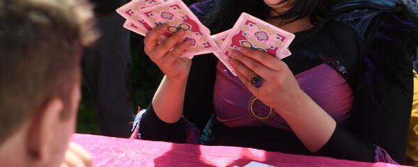 Гадалка. Архивное фото Гадалка. Архивное фото - Sputnik Кыргызстан