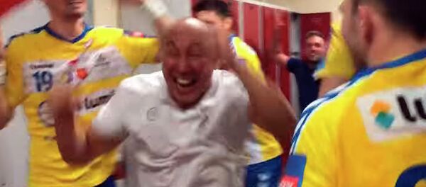 Талант Дуйшебаев станцевал безумный танец — его клуб вышел в финал ЛЧ - Sputnik Кыргызстан