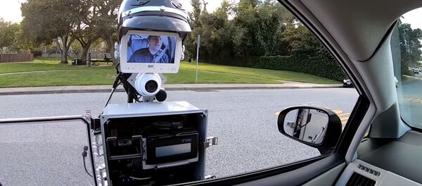 В США создали робокопа — может штрафовать водителей и прокалывать колеса. Видео - Sputnik Кыргызстан