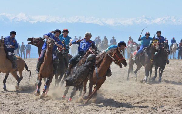 Команда Кол-Тор из Иссык-Кульской области победила в первой лиге республиканского турнира по кок-бору - Sputnik Кыргызстан