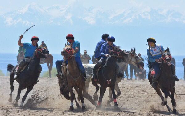 Третье место заняла команда Алкан-Ата, четвертое — Ат-Баши.  - Sputnik Кыргызстан