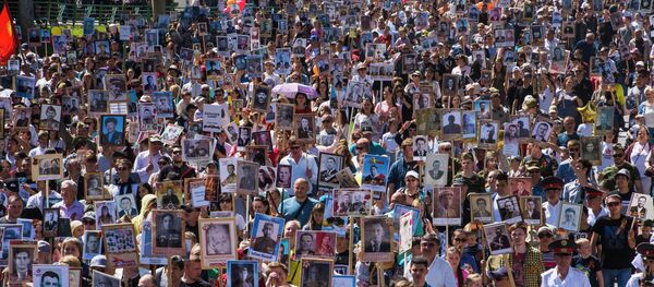 Шествие Бессмертного полка в 2019 году в Бишкеке - Sputnik Кыргызстан