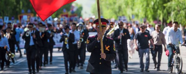 Бишкектеги Өлбөс полк жүрүшү. Архив - Sputnik Кыргызстан